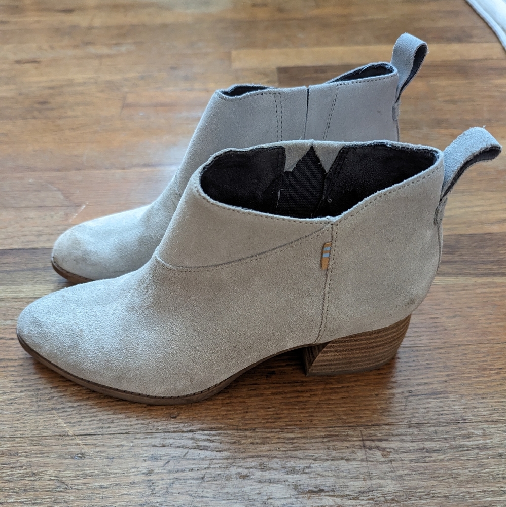 Tom's gray ankle boots with chunky heel